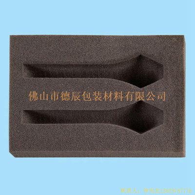 海綿內(nèi)托對(duì)各行各業(yè)產(chǎn)品起到絕緣、密封、防震、防塵、填充、隔音、固定，能夠保護(hù)包裝產(chǎn)品在運(yùn)輸過程中安然無(wú)恙，起到保護(hù)產(chǎn)品的一個(gè)作用，同時(shí)可以美化產(chǎn)品，提升產(chǎn)品檔次。
