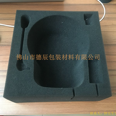 海綿內(nèi)托對(duì)各行各業(yè)產(chǎn)品起到絕緣、密封、防震、防塵、填充、隔音、固定，能夠保護(hù)包裝產(chǎn)品在運(yùn)輸過程中安然無恙，起到保護(hù)產(chǎn)品的一個(gè)作用，同時(shí)可以美化產(chǎn)品，提升產(chǎn)品檔次。
